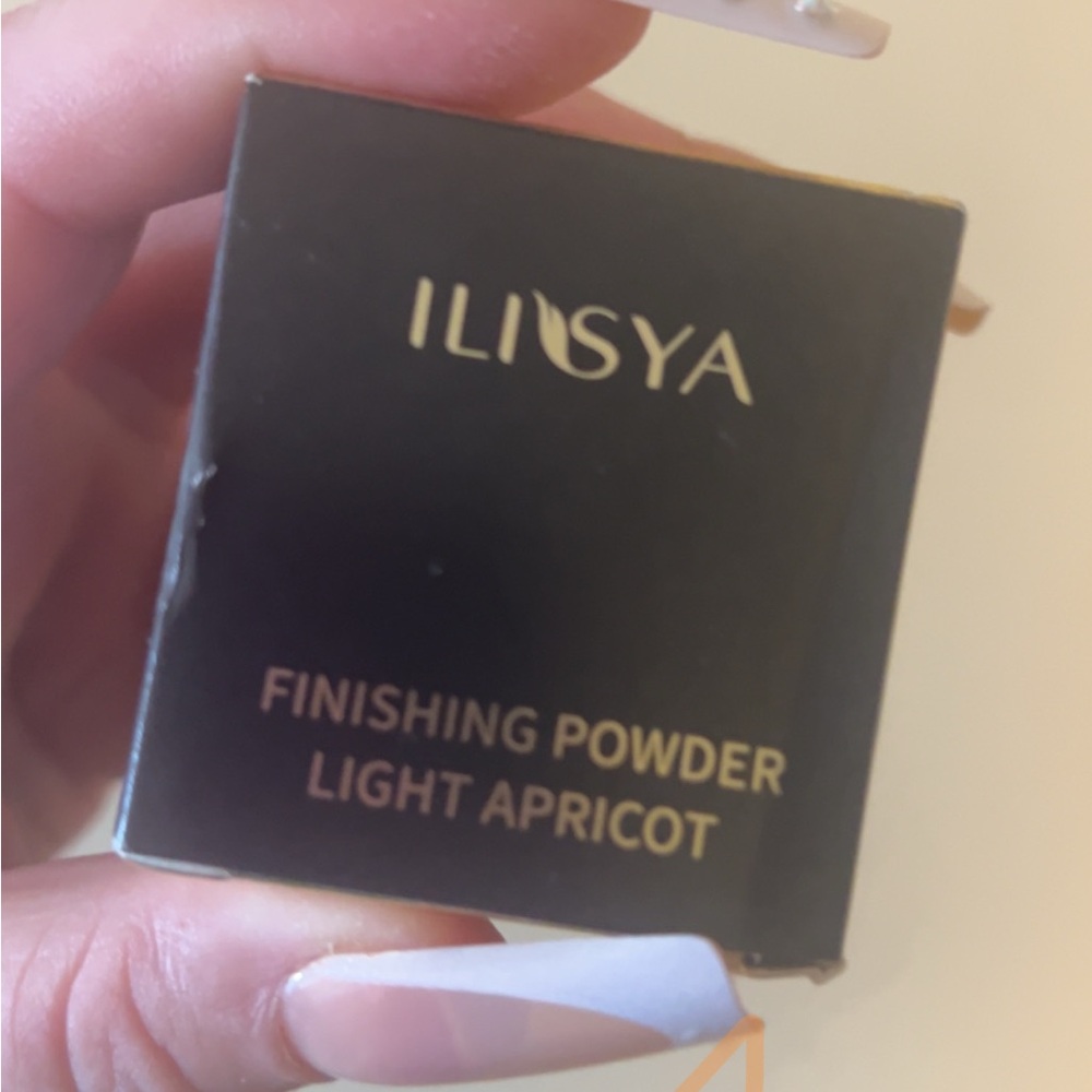 ILIA Finishing Powder - Light Apricot
